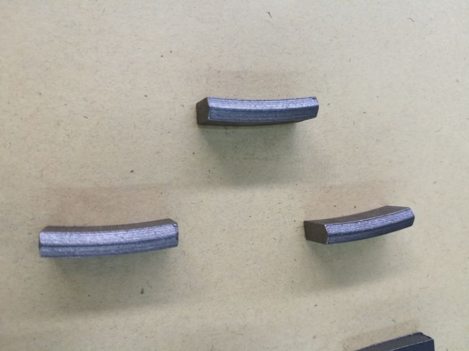 Segmento diamantado de primer nivel para corte de hormigón 2