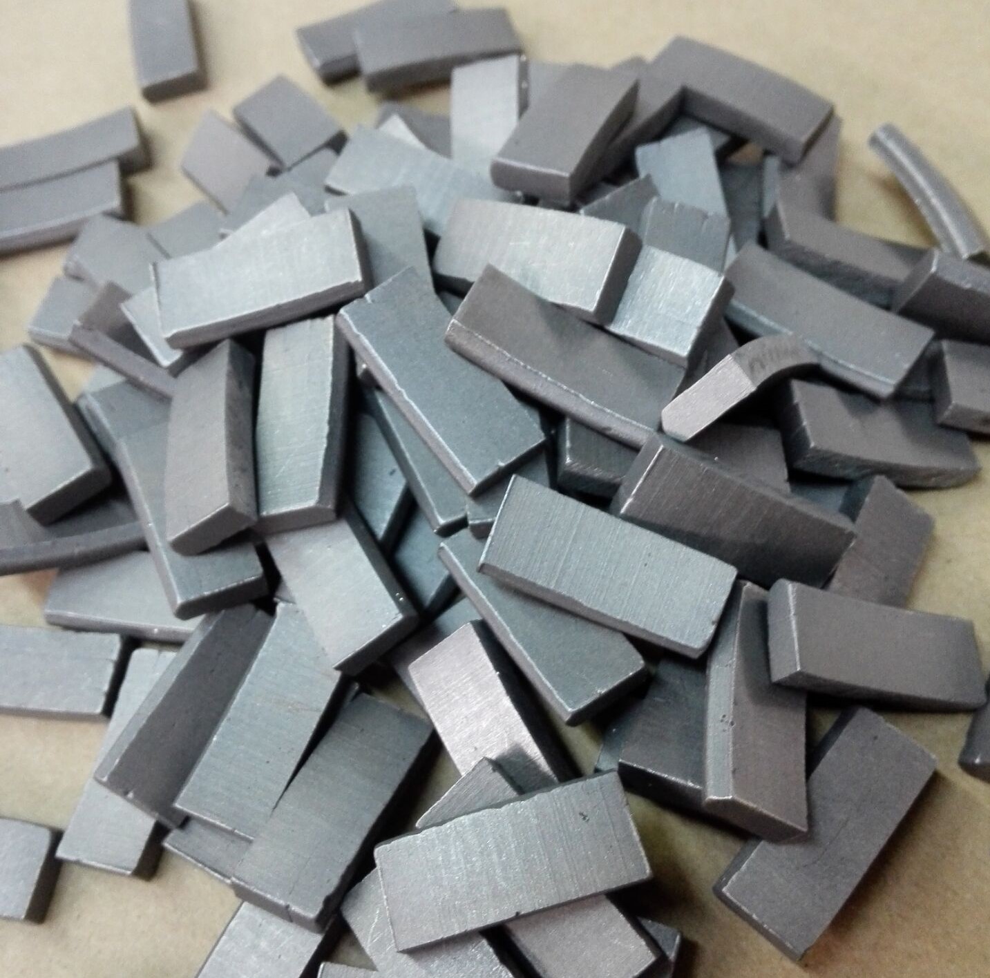 Segmento diamantado de primer nivel para corte de hormigón 4